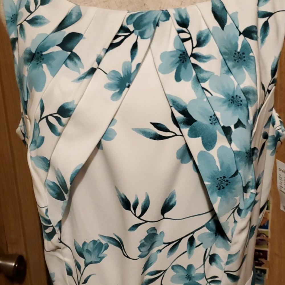 Dress - Picture 8 of 8